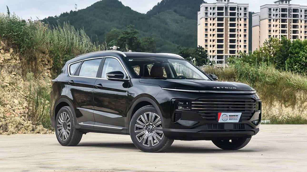 JETOUR X70 PLUS LUXURY – 7 SEATS